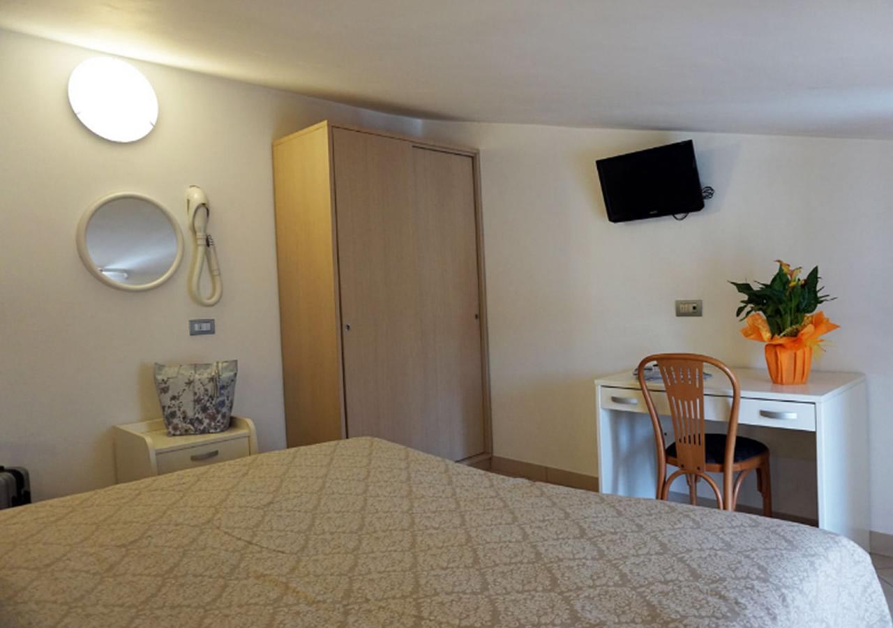 Hotel Croccia Accettura Екстер'єр фото