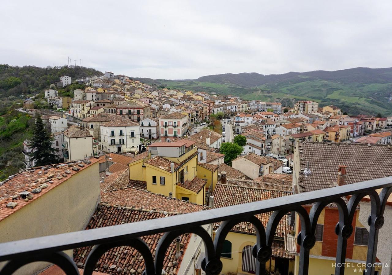 Hotel Croccia Accettura Екстер'єр фото