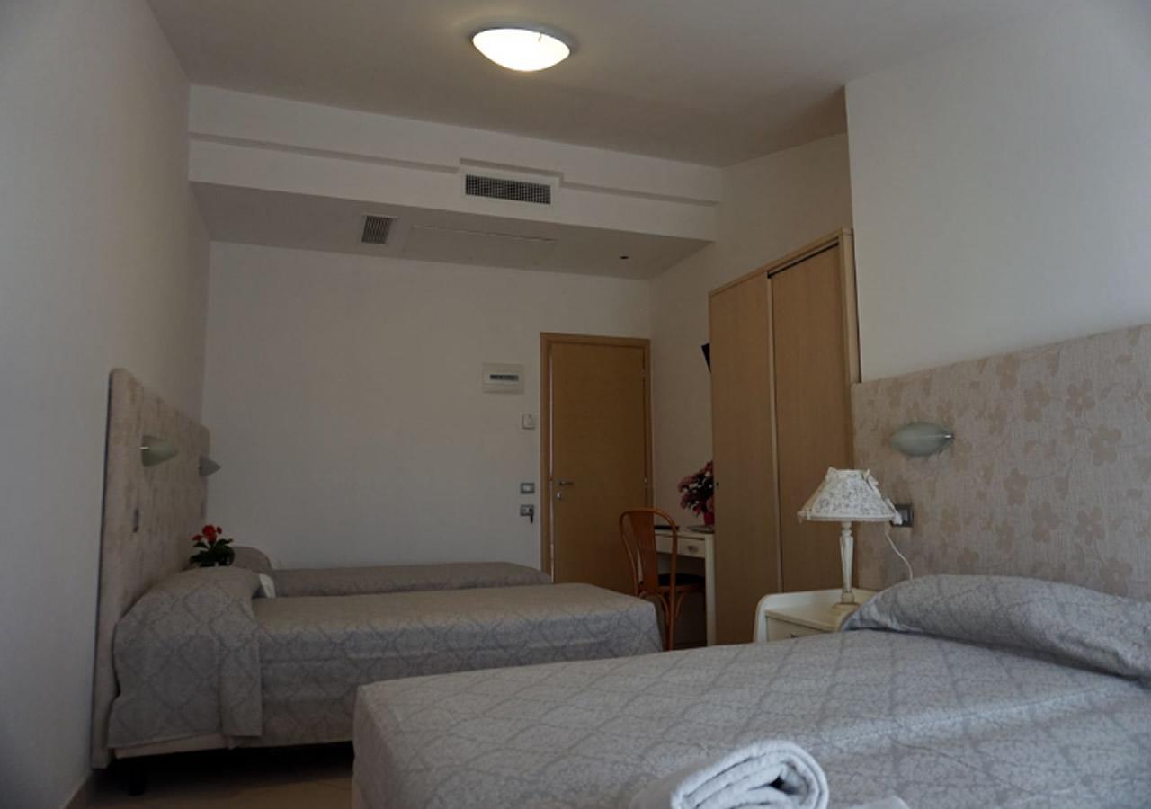 Hotel Croccia Accettura Екстер'єр фото