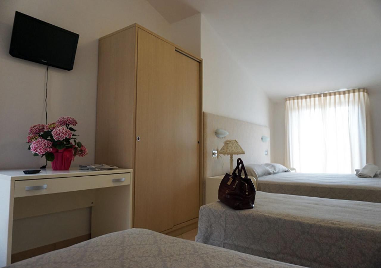 Hotel Croccia Accettura Екстер'єр фото