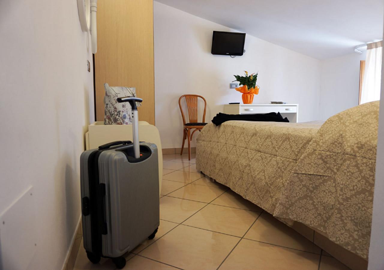 Hotel Croccia Accettura Екстер'єр фото